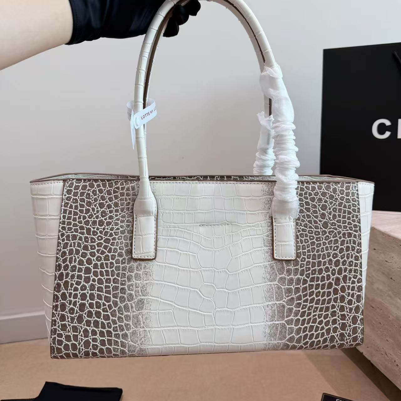 CHANE1 クロコダイル柄ハンドバッグ【50％割引+送料無料】