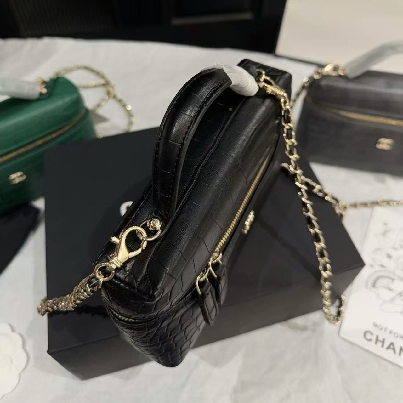 CHANE1 クロコダイル柄チェーンバッグ【50％割引+送料無料】