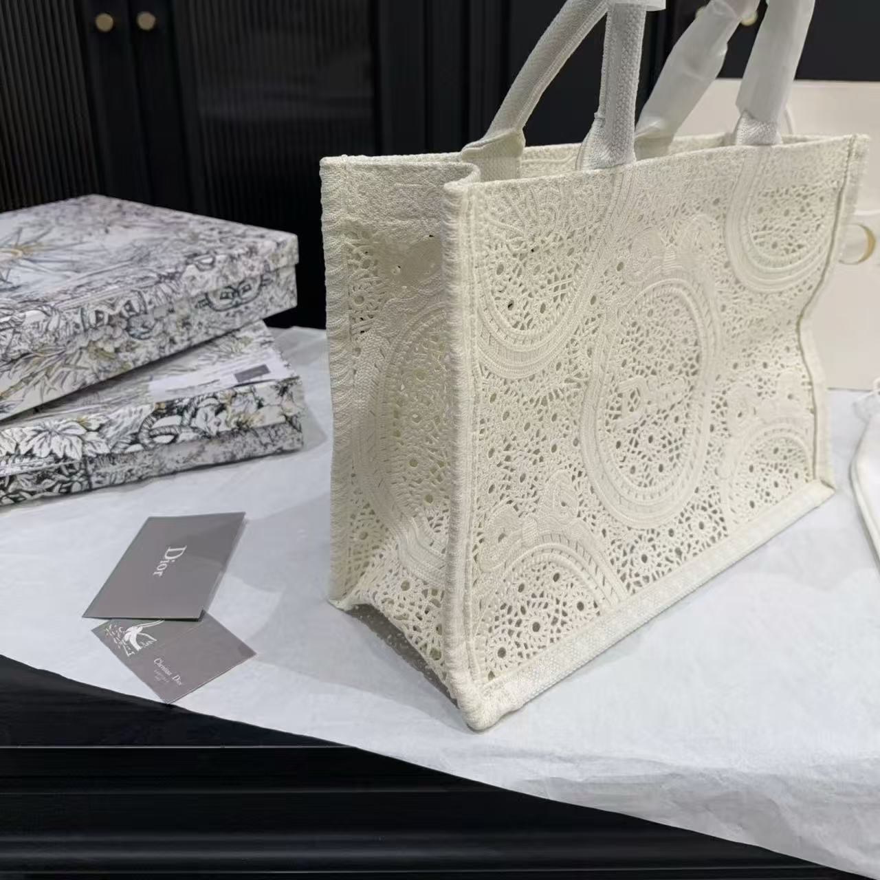DI0R Book Tote刺繍入りショッピングバッグ【50％割引+送料無料】