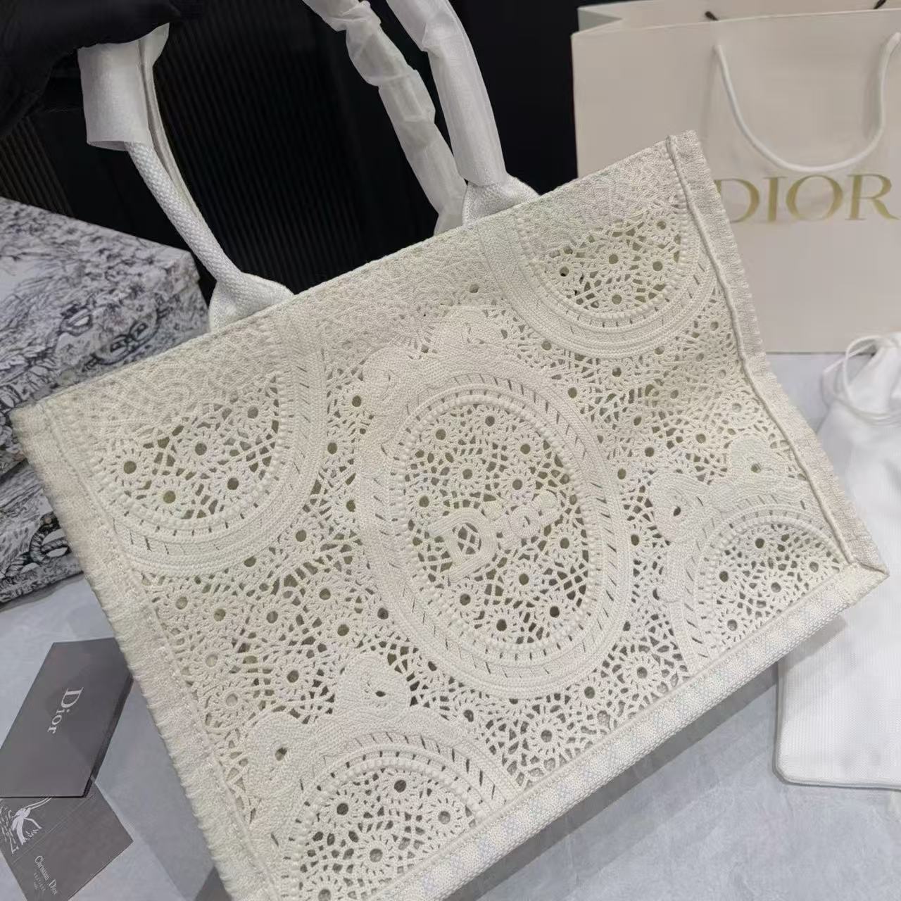 DI0R Book Tote刺繍入りショッピングバッグ【50％割引+送料無料】