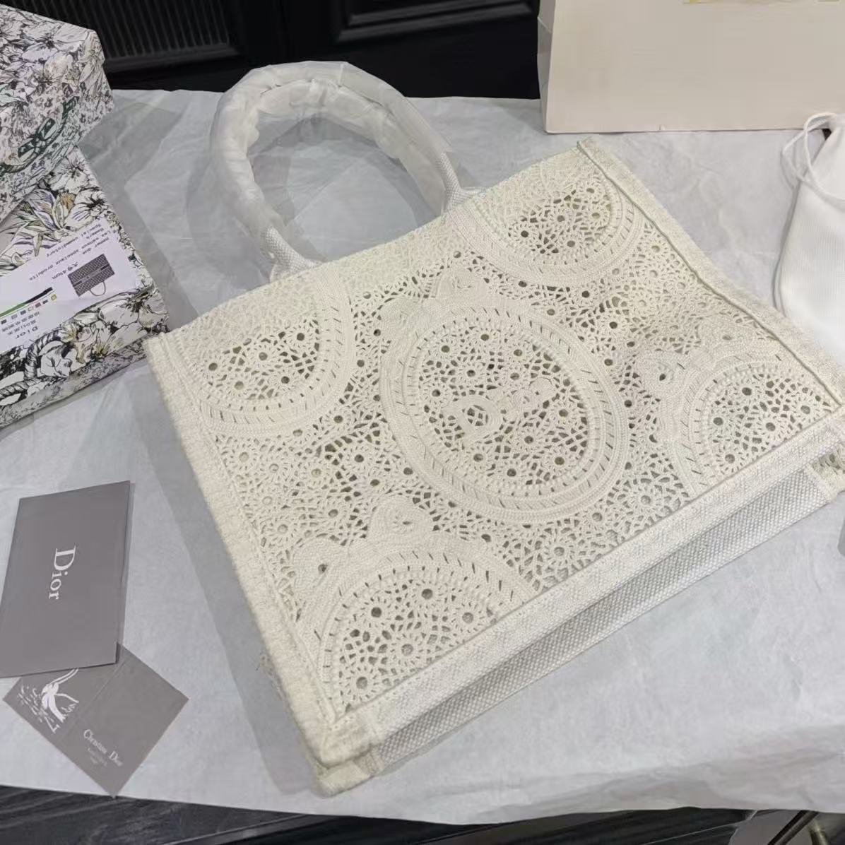DI0R Book Tote刺繍入りショッピングバッグ【50％割引+送料無料】