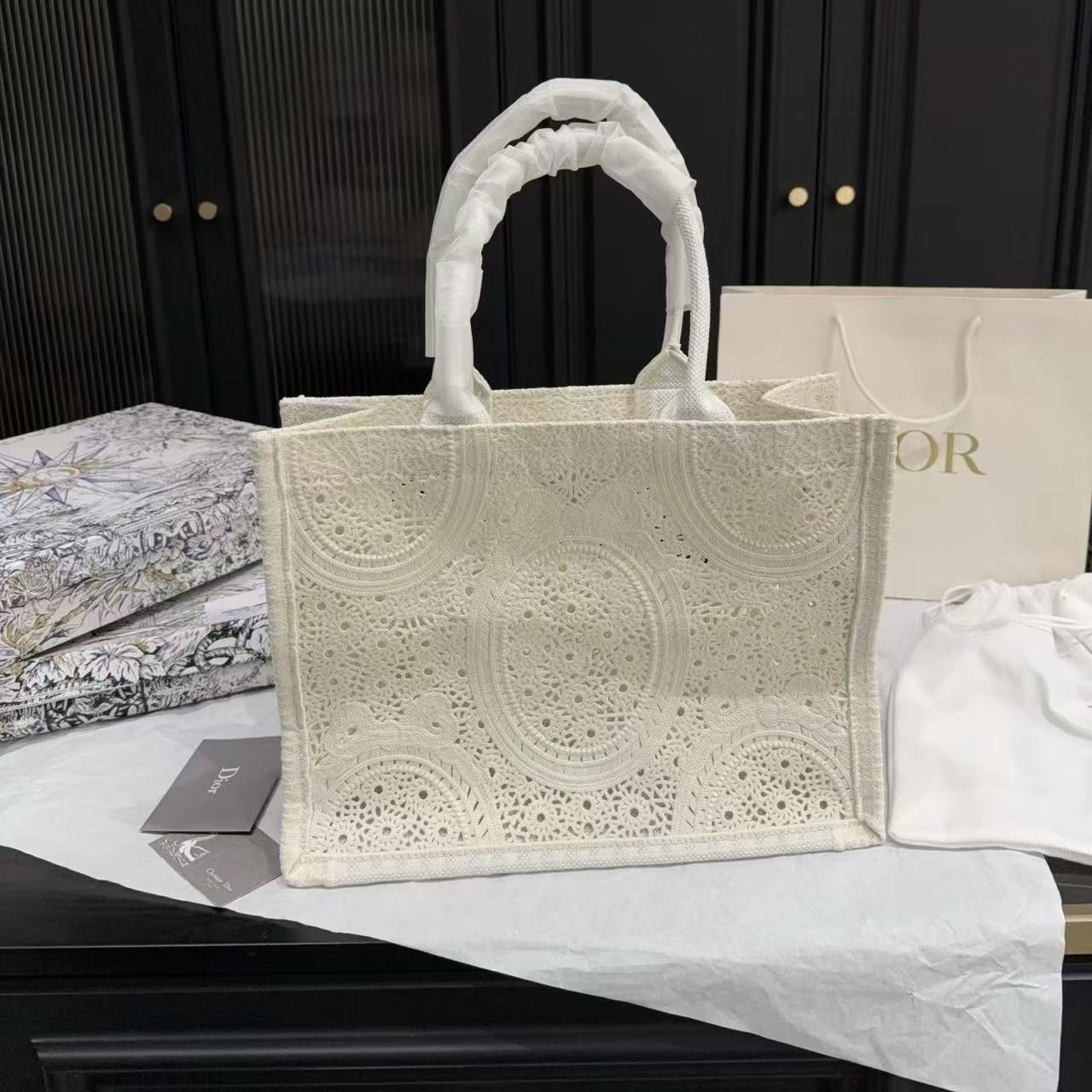 DI0R Book Tote刺繍入りショッピングバッグ【50％割引+送料無料】