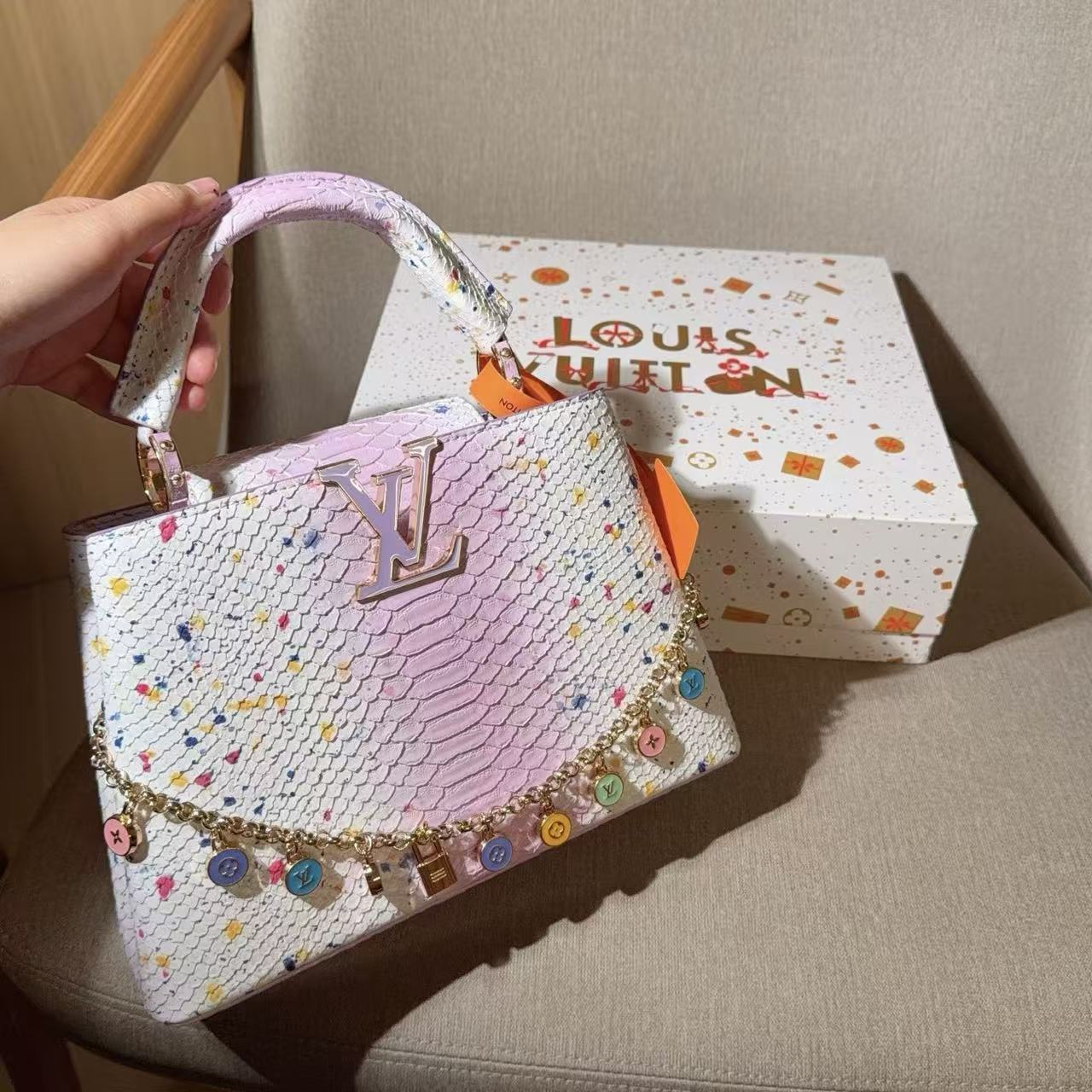 LV Capucinesヘビ革のハンドバッグ【50％割引+送料無料】