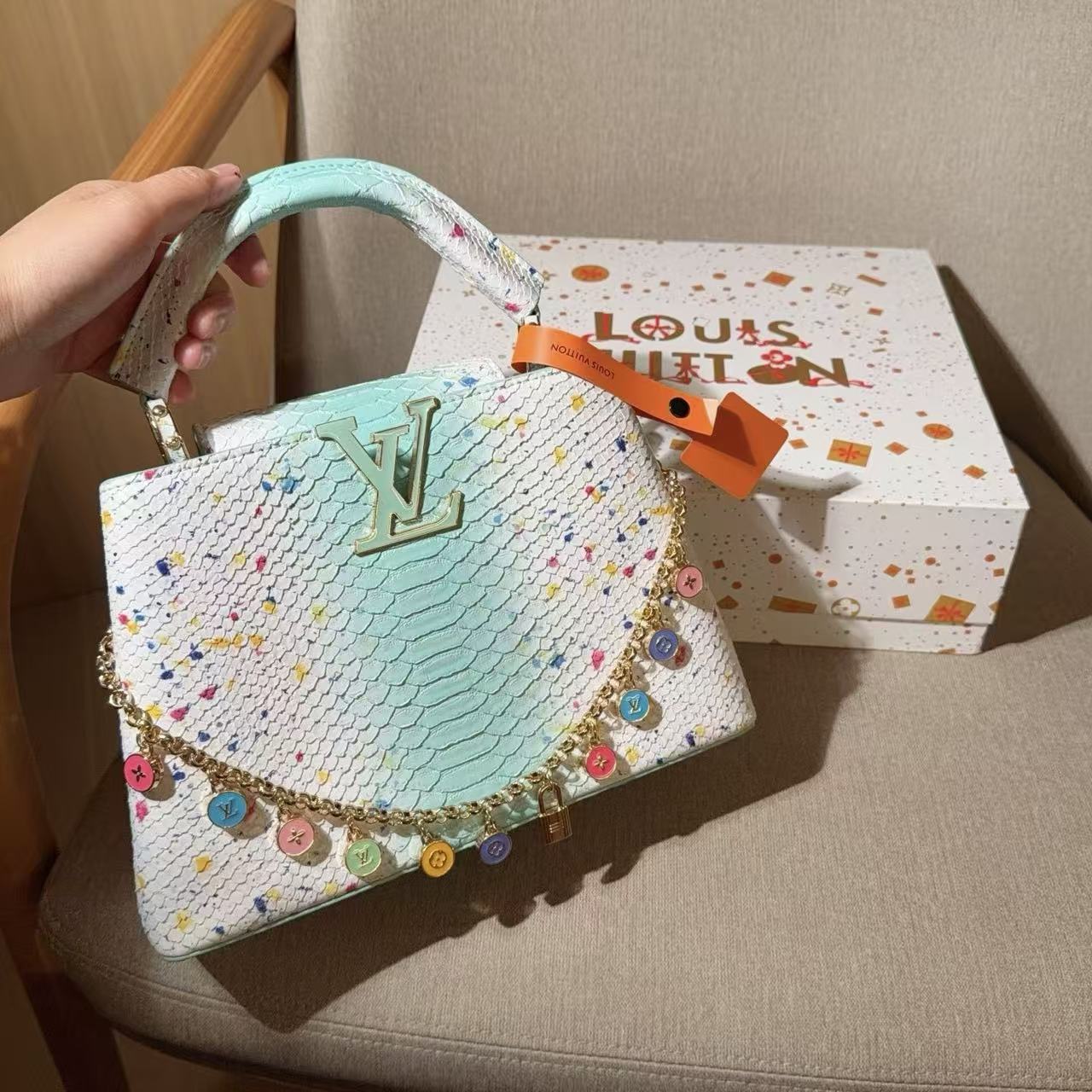 LV Capucinesヘビ革のハンドバッグ【50％割引+送料無料】