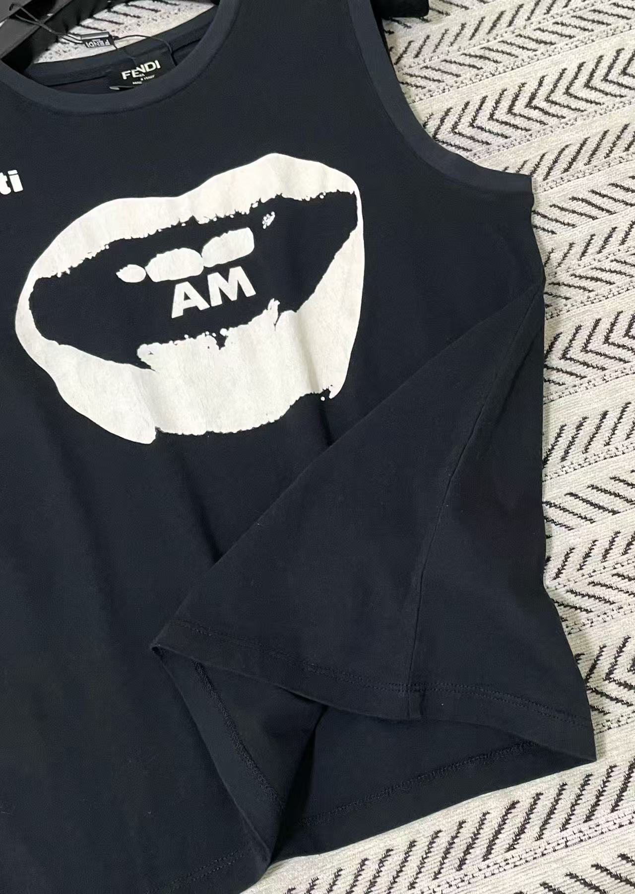 FEND1 リッププリント Vネック ベストTシャツ【50％割引+送料無料】