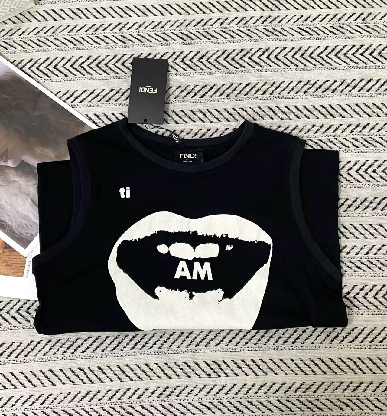 FEND1 リッププリント Vネック ベストTシャツ【50％割引+送料無料】