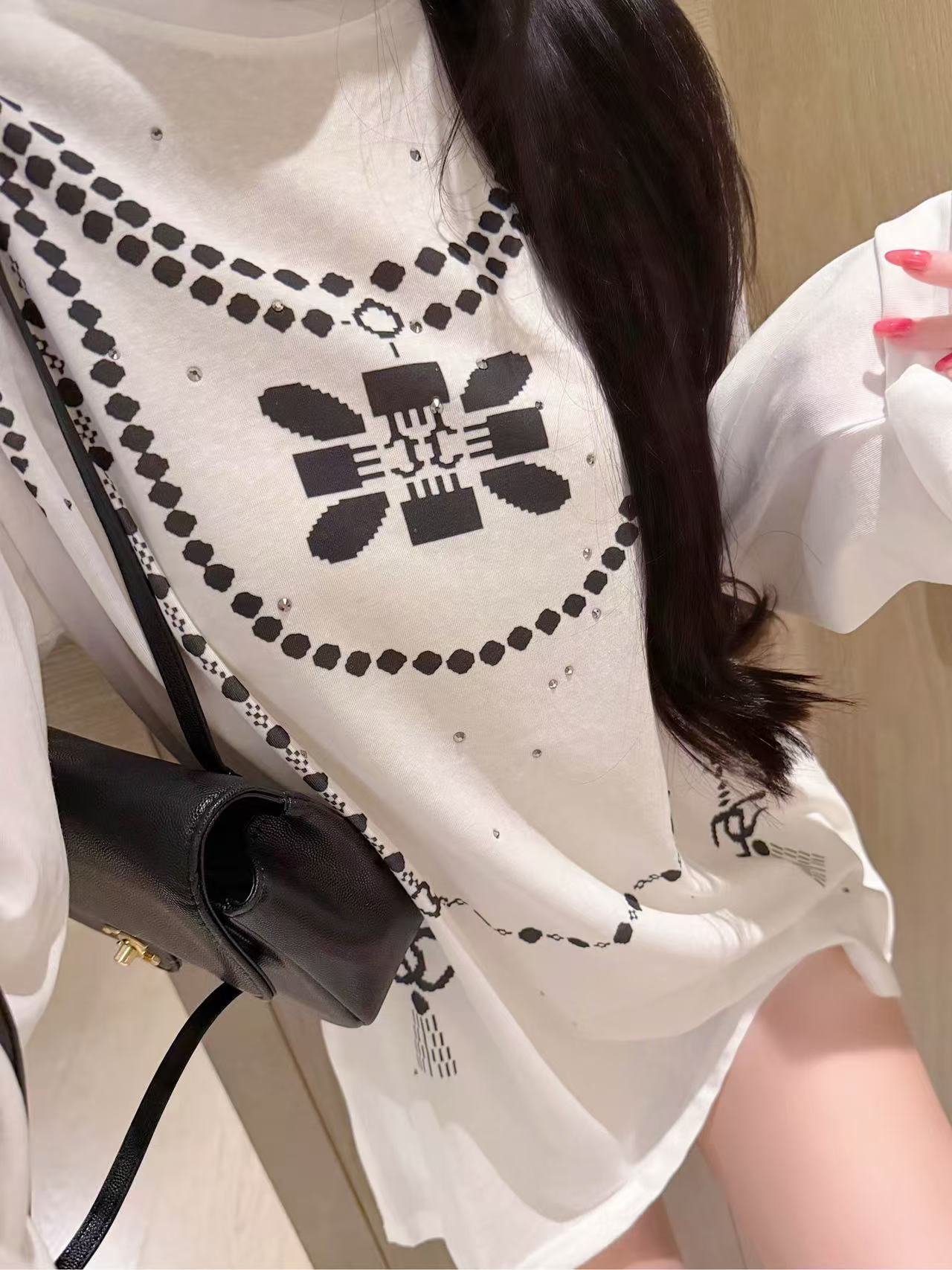 CHANE1 プリント長袖Tシャツ【50％割引+送料無料】