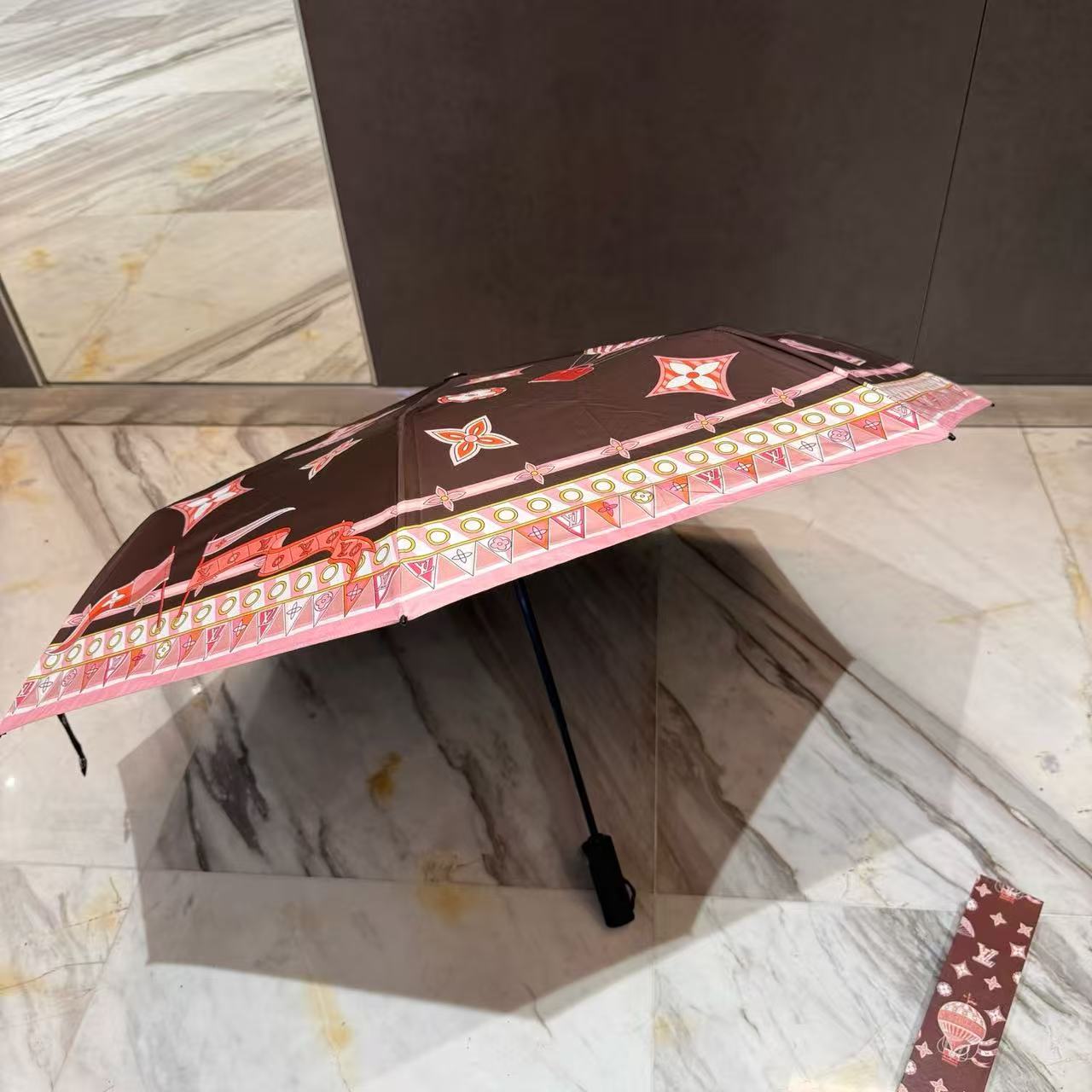 LVプリント柄の折りたたみ傘【50％割引+送料無料】