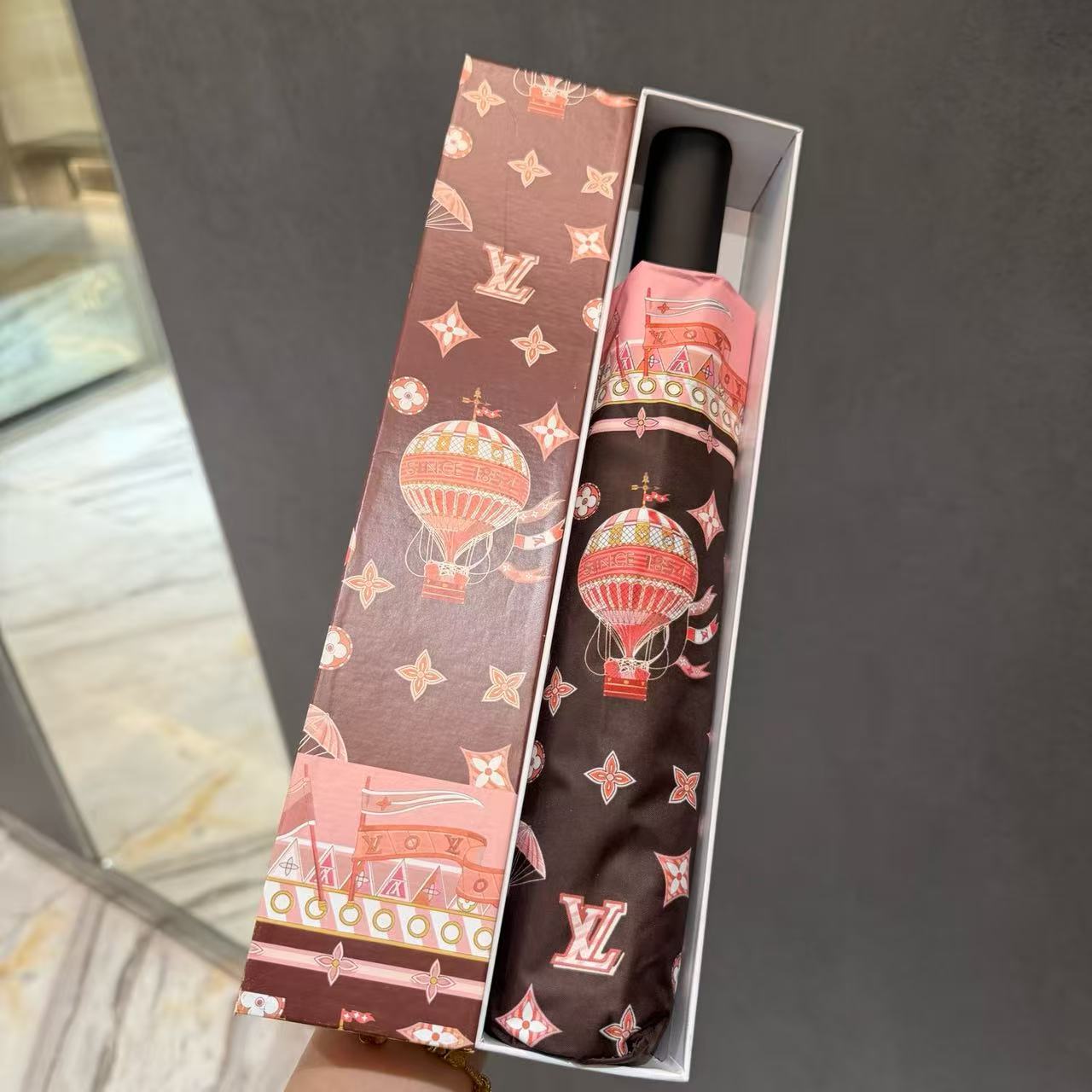 LVプリント柄の折りたたみ傘【50％割引+送料無料】