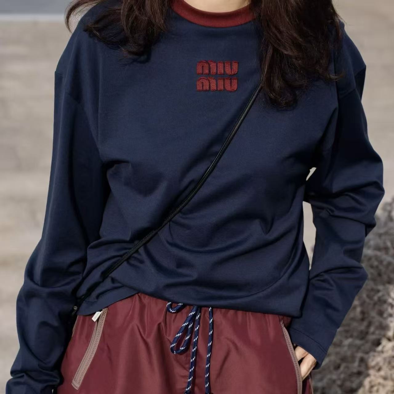 M1UM1U カラーブロックレター長袖Tシャツ【50％割引+送料無料】