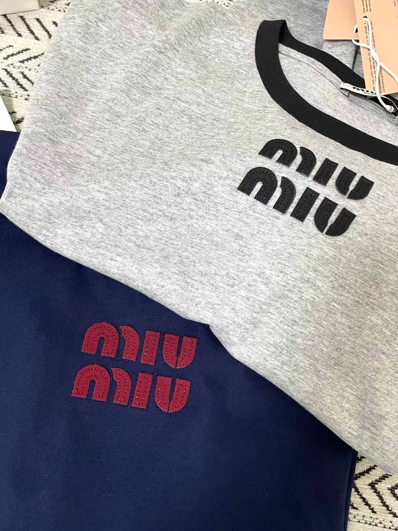 M1UM1U カラーブロックレター長袖Tシャツ【50％割引+送料無料】