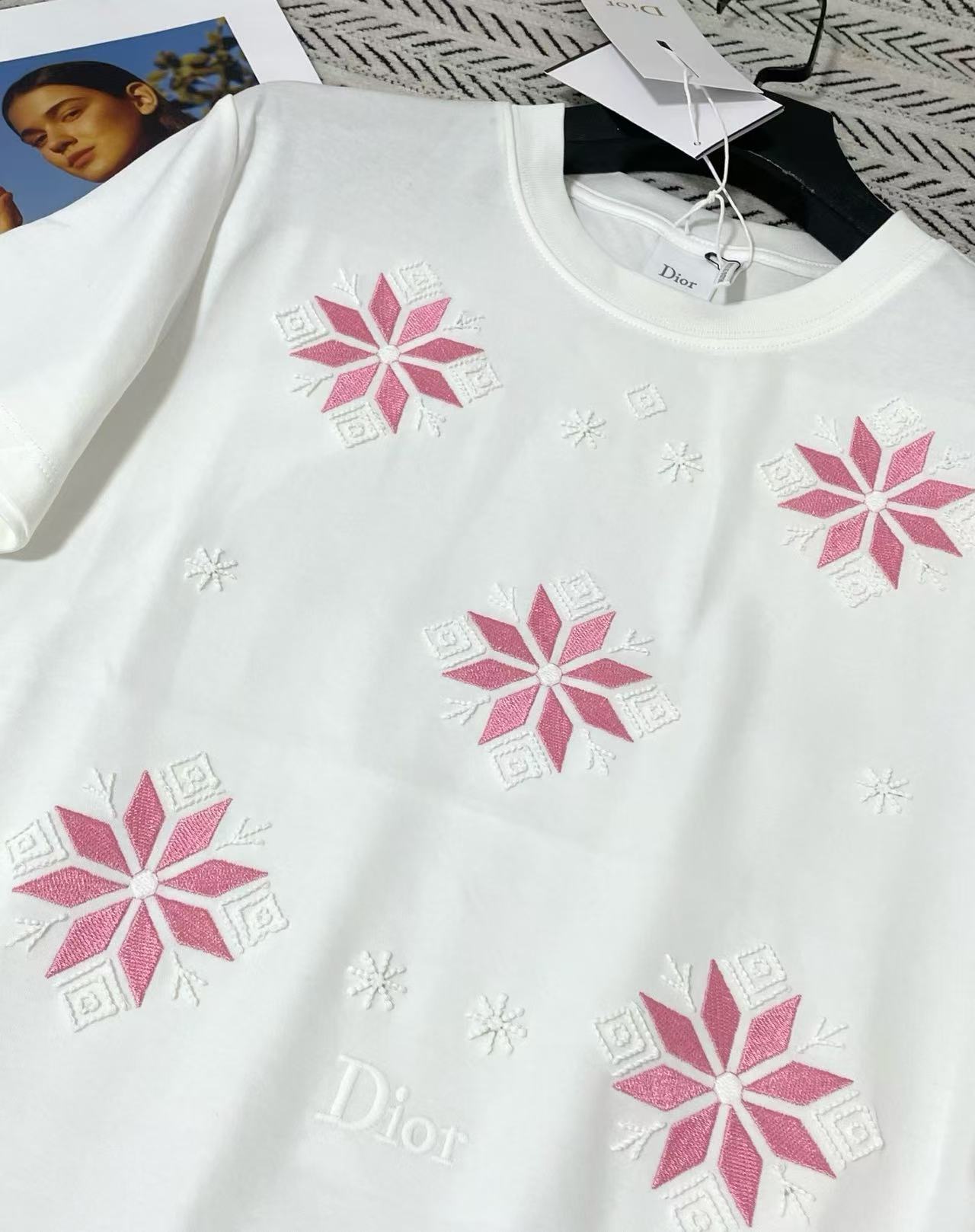 DI0R刺繍入り花柄Tシャツ【50％割引+送料無料】