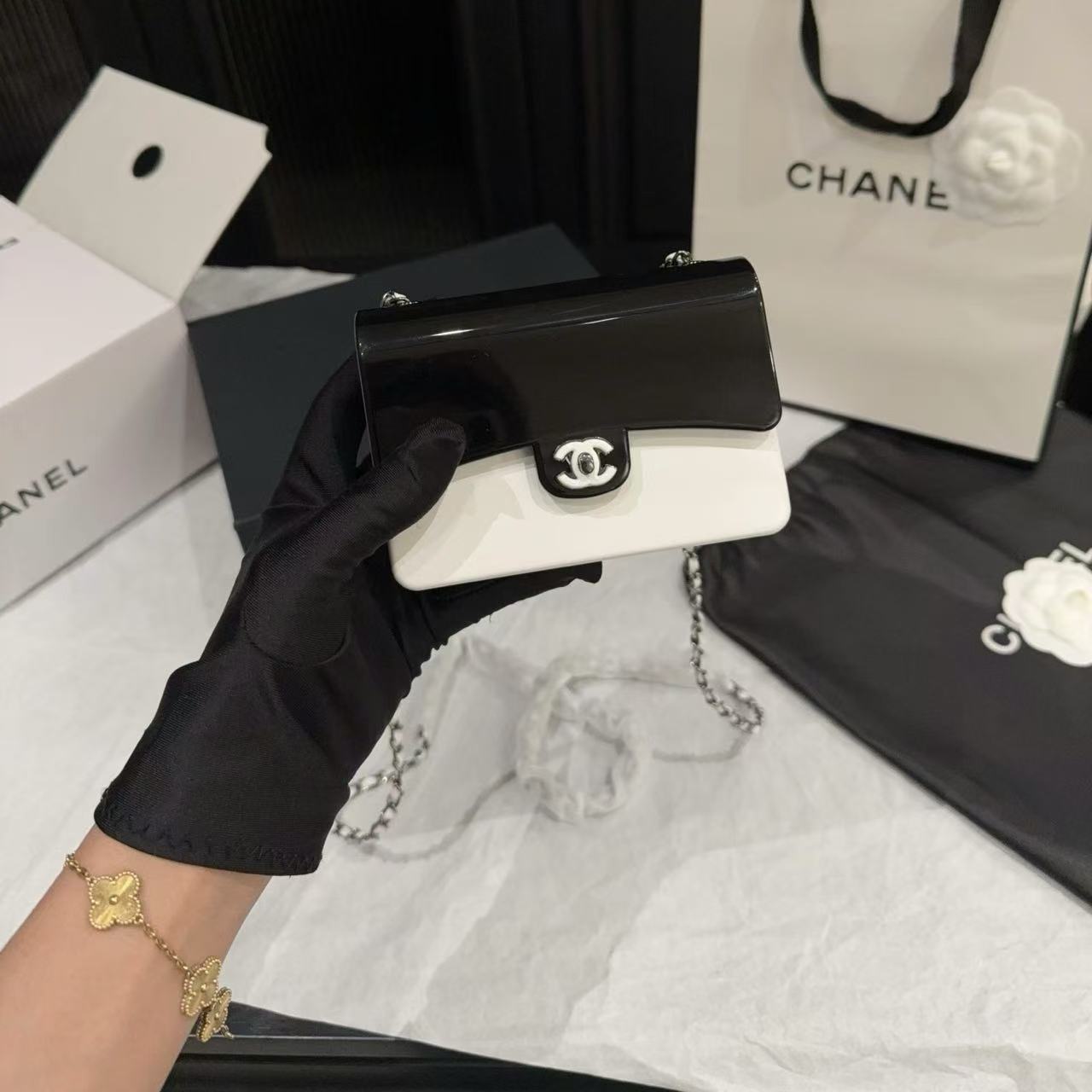 CHANE1 ブラック＆ホワイト チェーンショルダーバッグ【50％割引+送料無料】