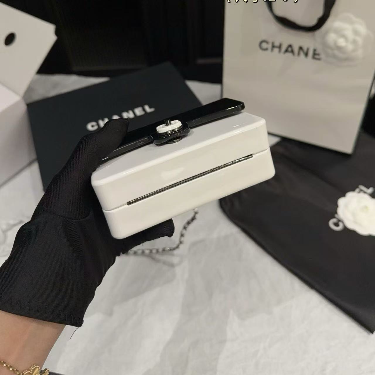 CHANE1 ブラック＆ホワイト チェーンショルダーバッグ【50％割引+送料無料】