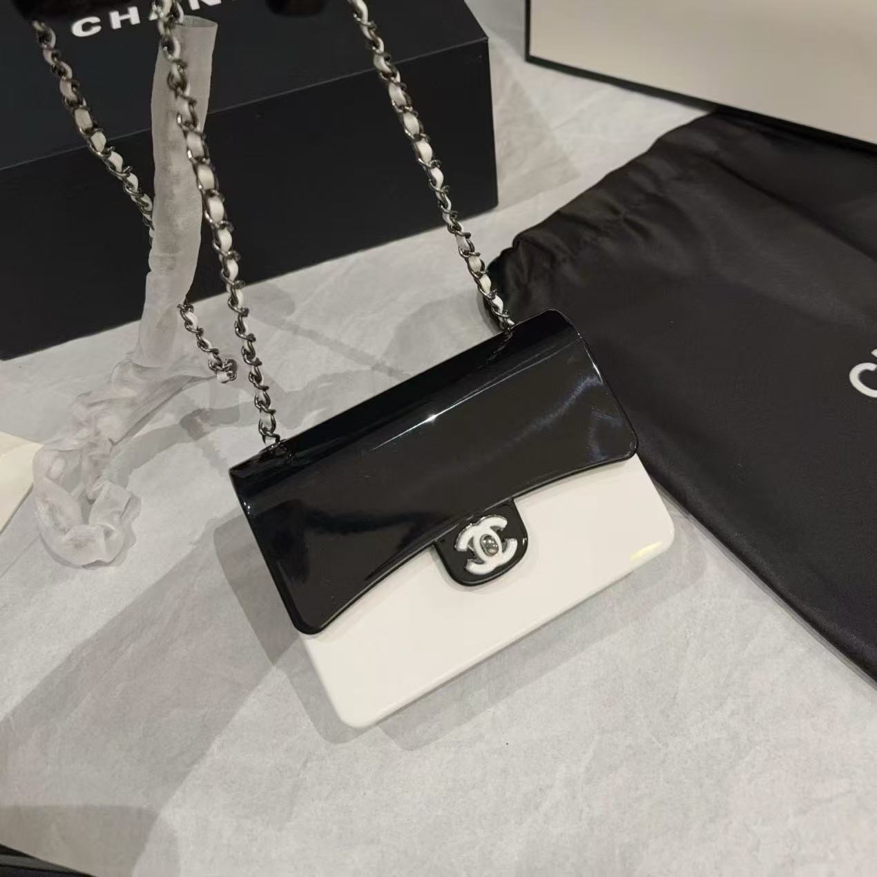CHANE1 ブラック＆ホワイト チェーンショルダーバッグ【50％割引+送料無料】