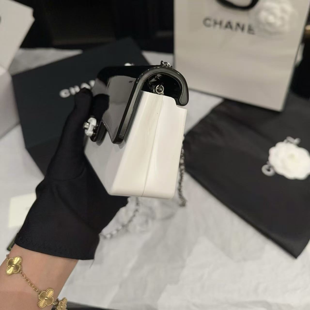 CHANE1 ブラック＆ホワイト チェーンショルダーバッグ【50％割引+送料無料】