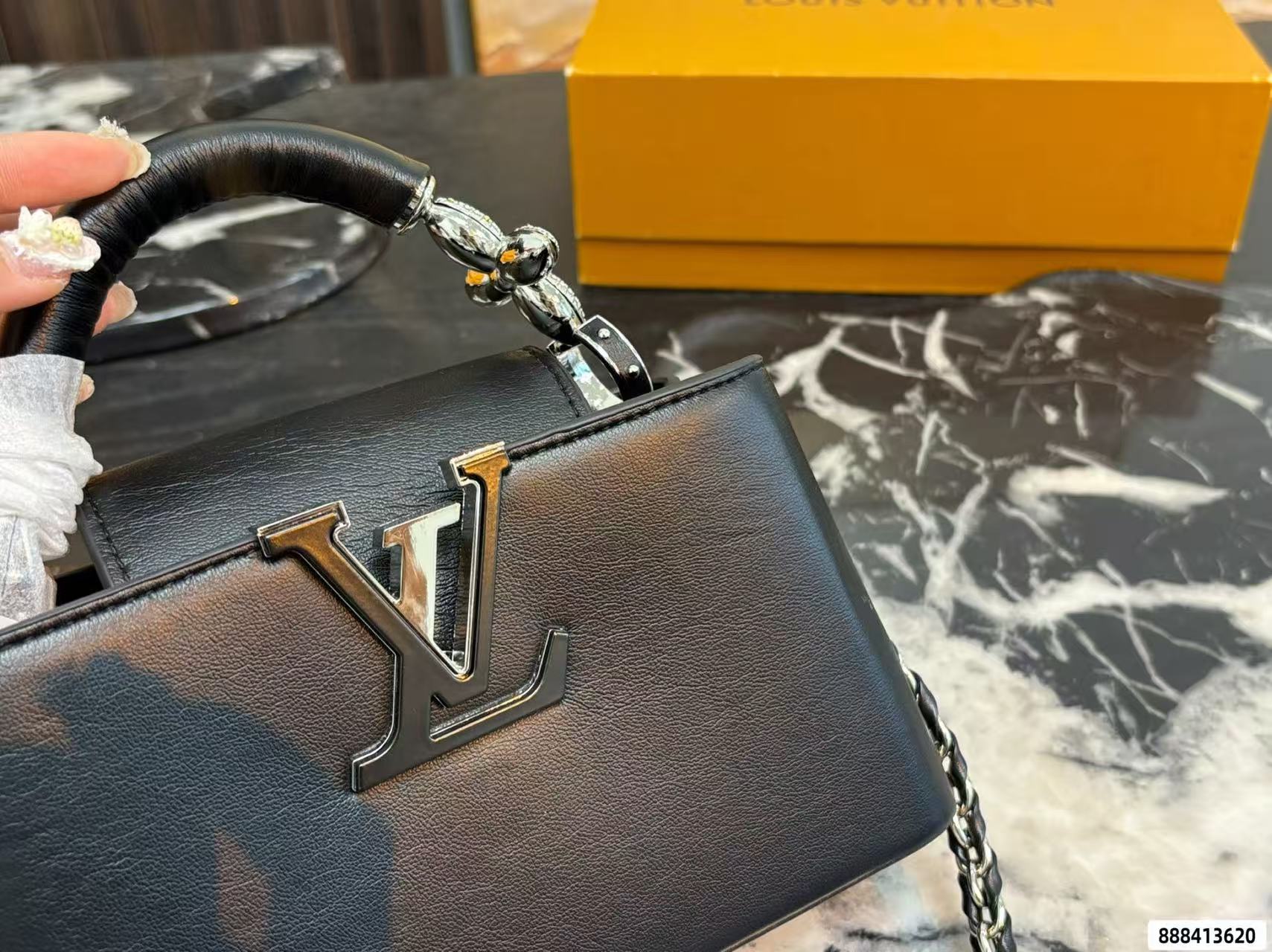 LV Capucines bbハンドバッグ【50％割引+送料無料】