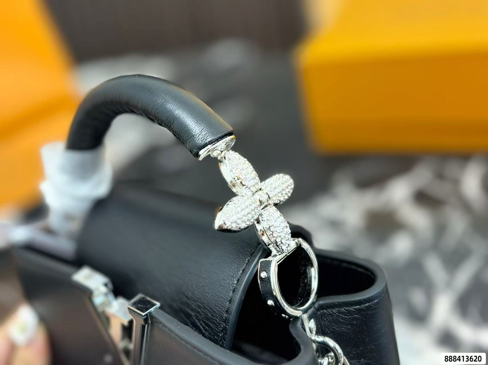 LV Capucines bbハンドバッグ【50％割引+送料無料】