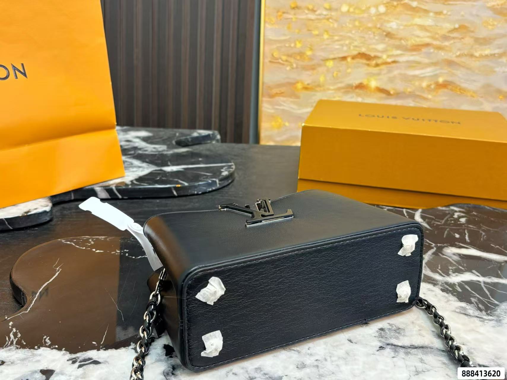 LV Capucines bbハンドバッグ【50％割引+送料無料】