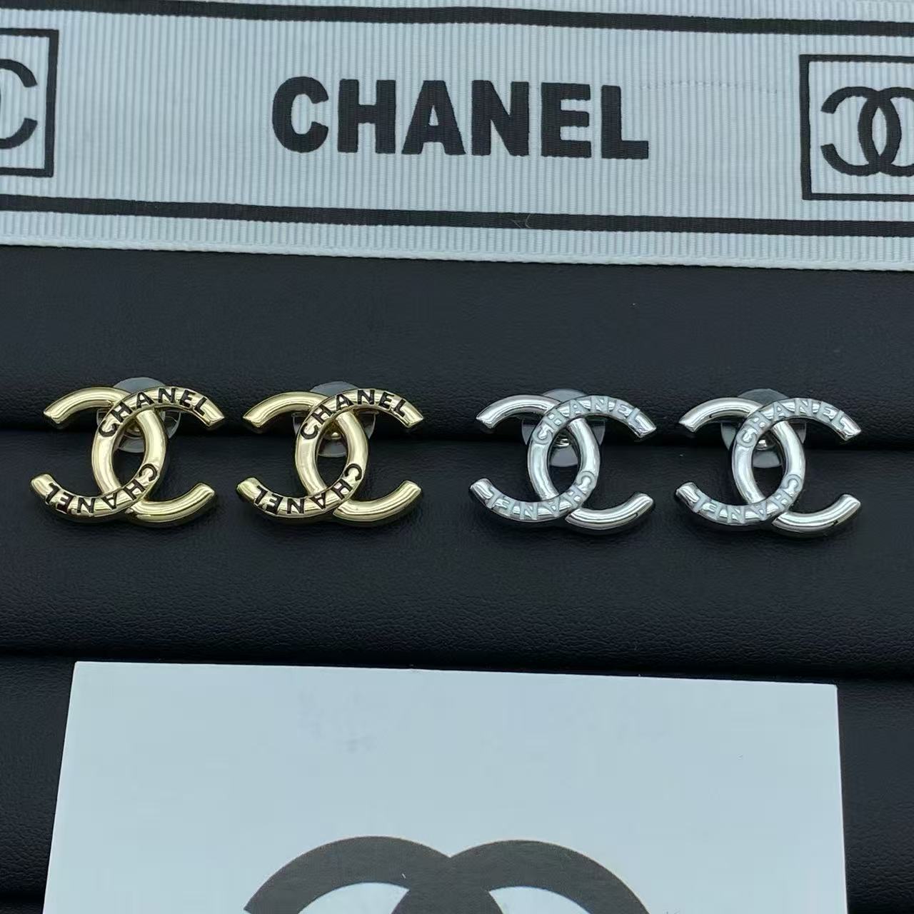 CHANE1 ダブルC文字スタッドピアス【50％割引+送料無料】