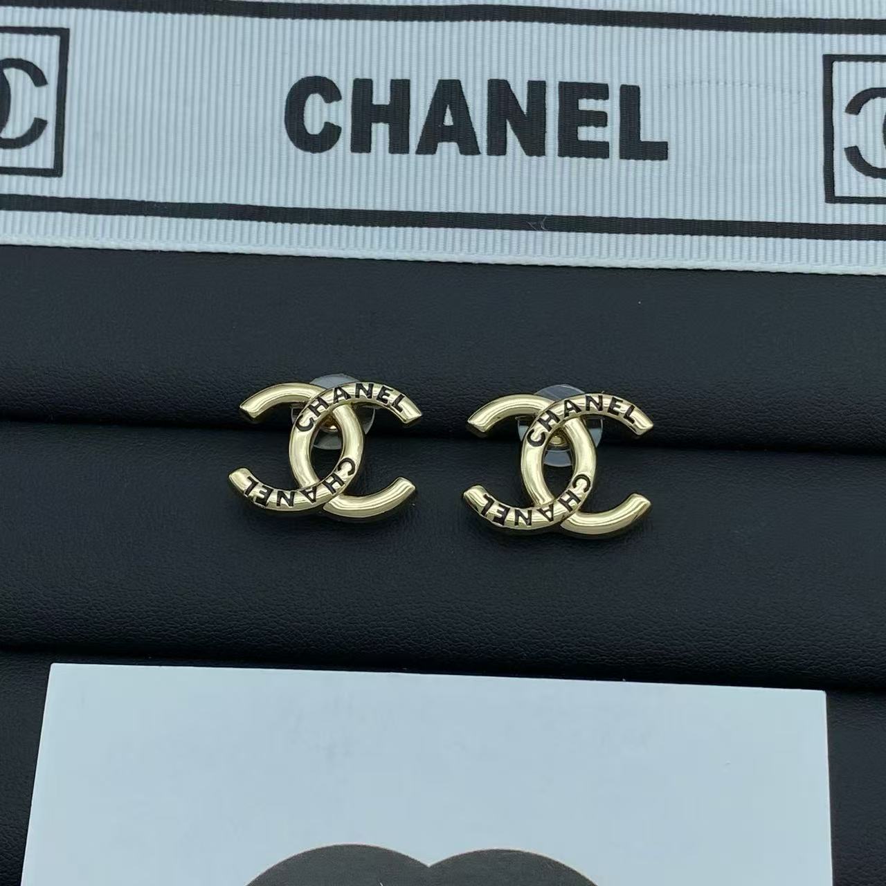 CHANE1 ダブルC文字スタッドピアス【50％割引+送料無料】