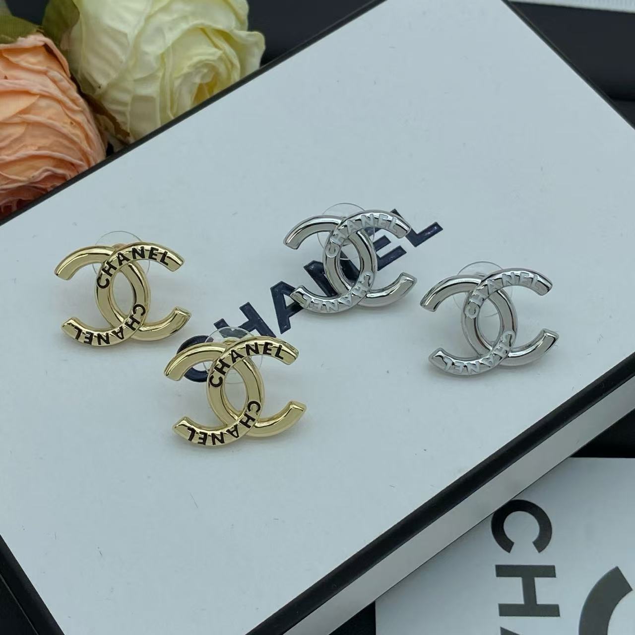 CHANE1 ダブルC文字スタッドピアス【50％割引+送料無料】