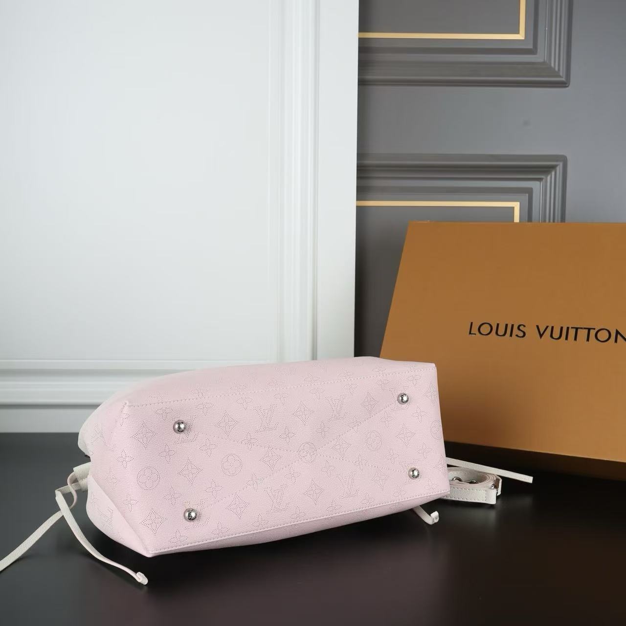 LV カットアウト グラデーション チェーンバッグ【50％割引+送料無料】