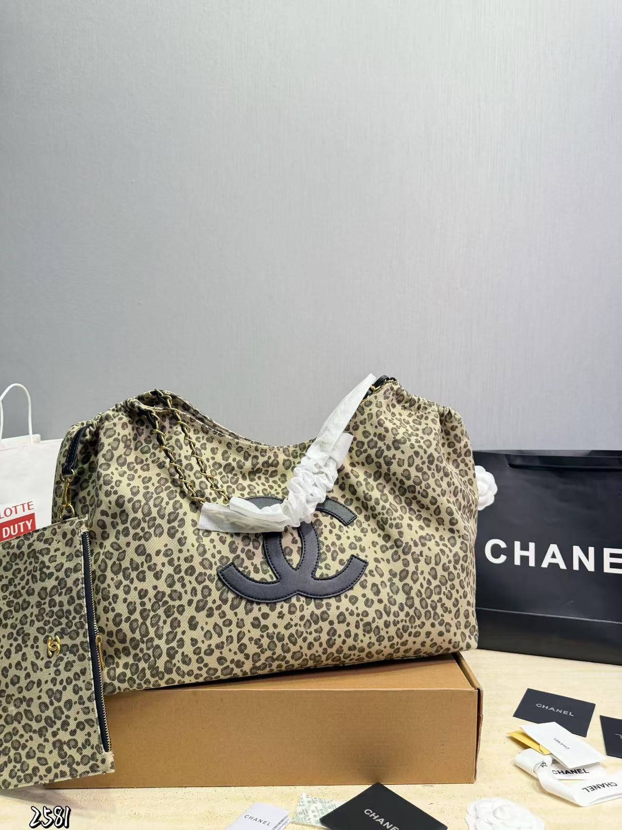 CHANE1 ダブルC レオパード柄ショッピングバッグ【50％割引+送料無料】