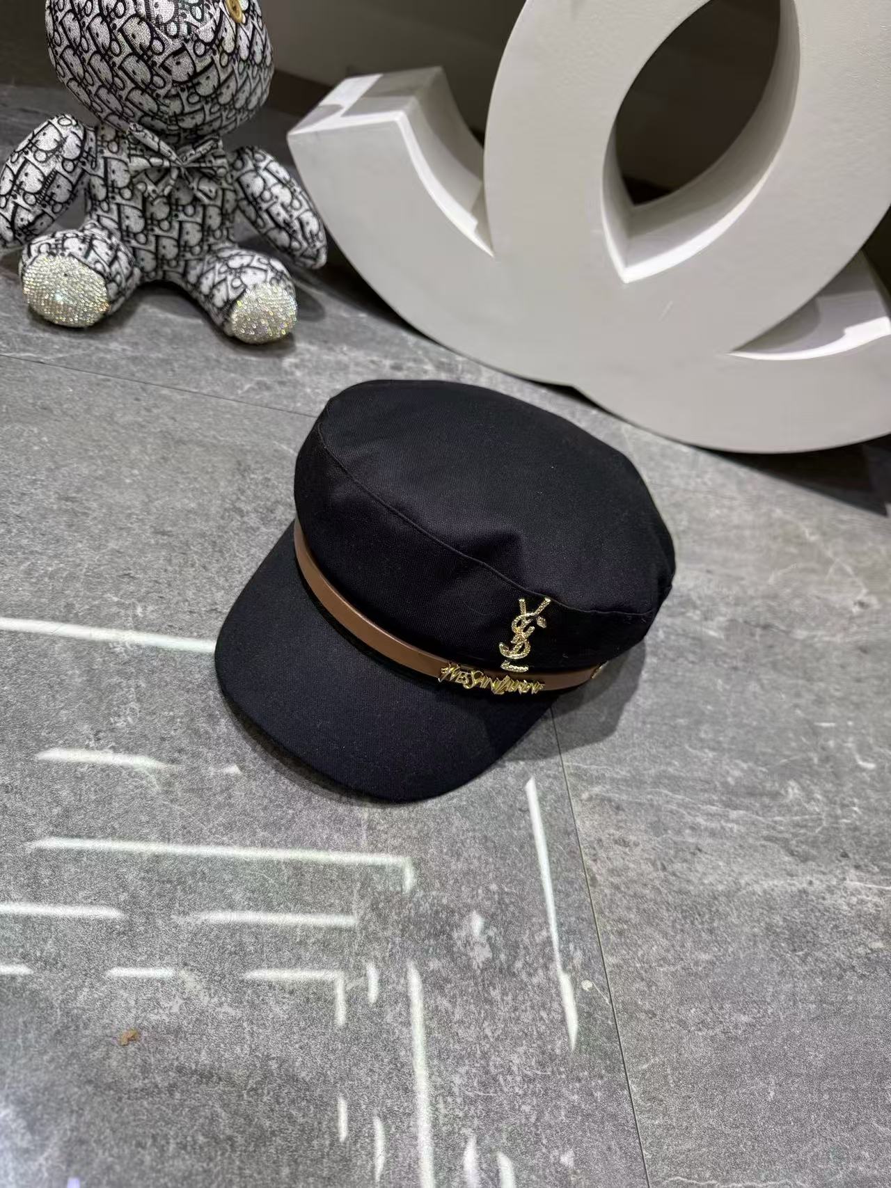 YSLのミニマルなロゴ入りベースボールキャップ【50％割引+送料無料】
