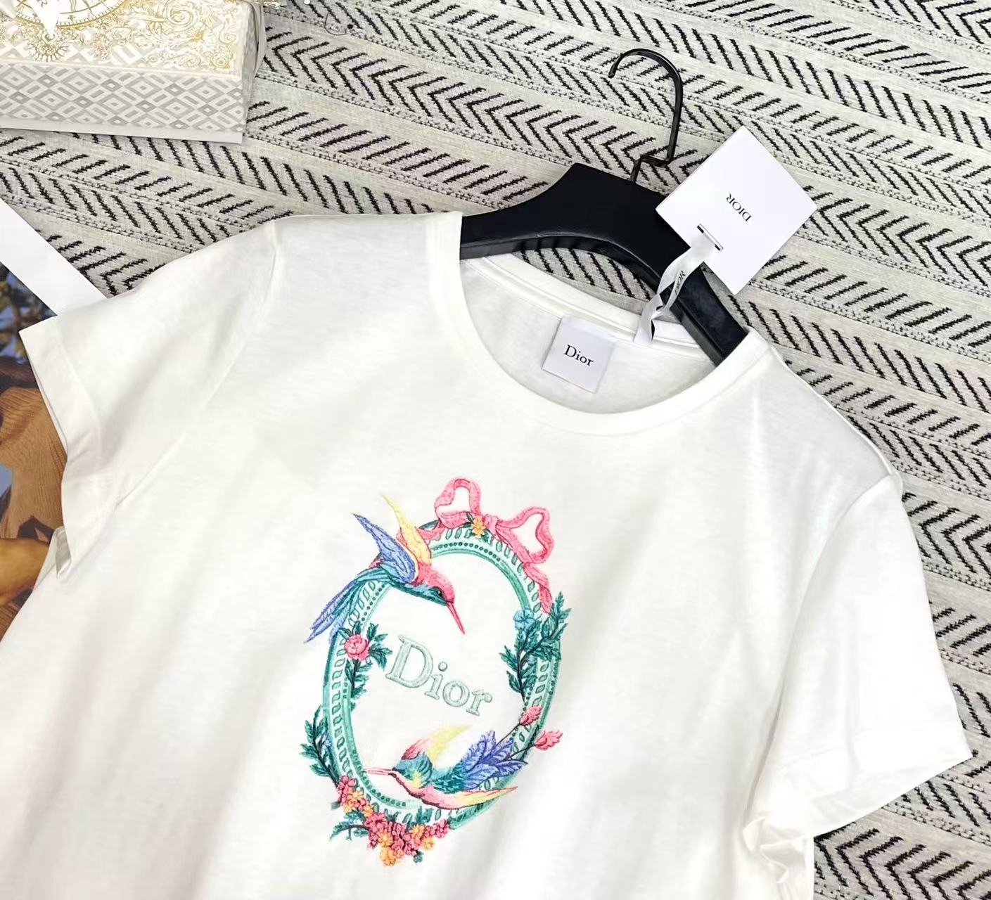DIOR レタリングプリント＆刺繍 Tシャツ【50％割引+送料無料】