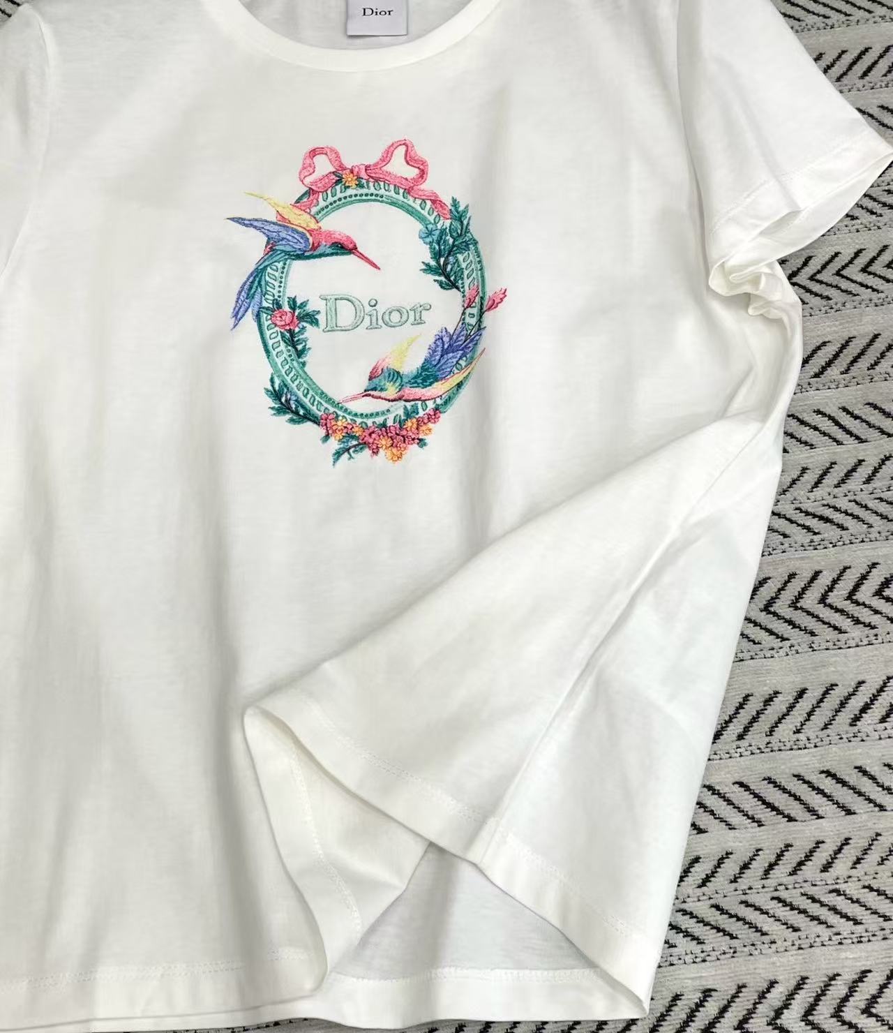 DIOR レタリングプリント＆刺繍 Tシャツ【50％割引+送料無料】