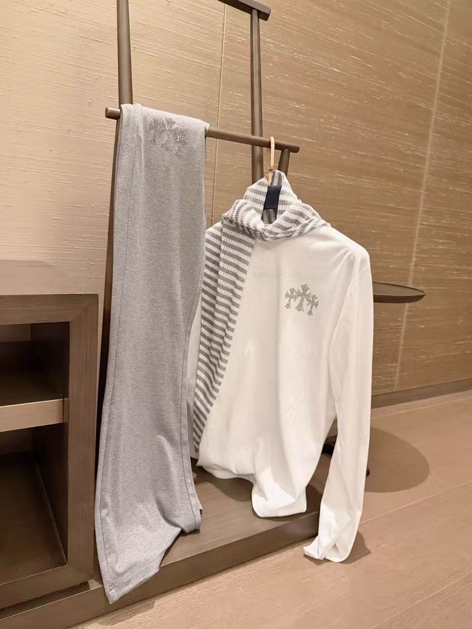 Chr0me Hearts スカーフ + Tシャツ + パンツ 3点セット【50％割引+送料無料】