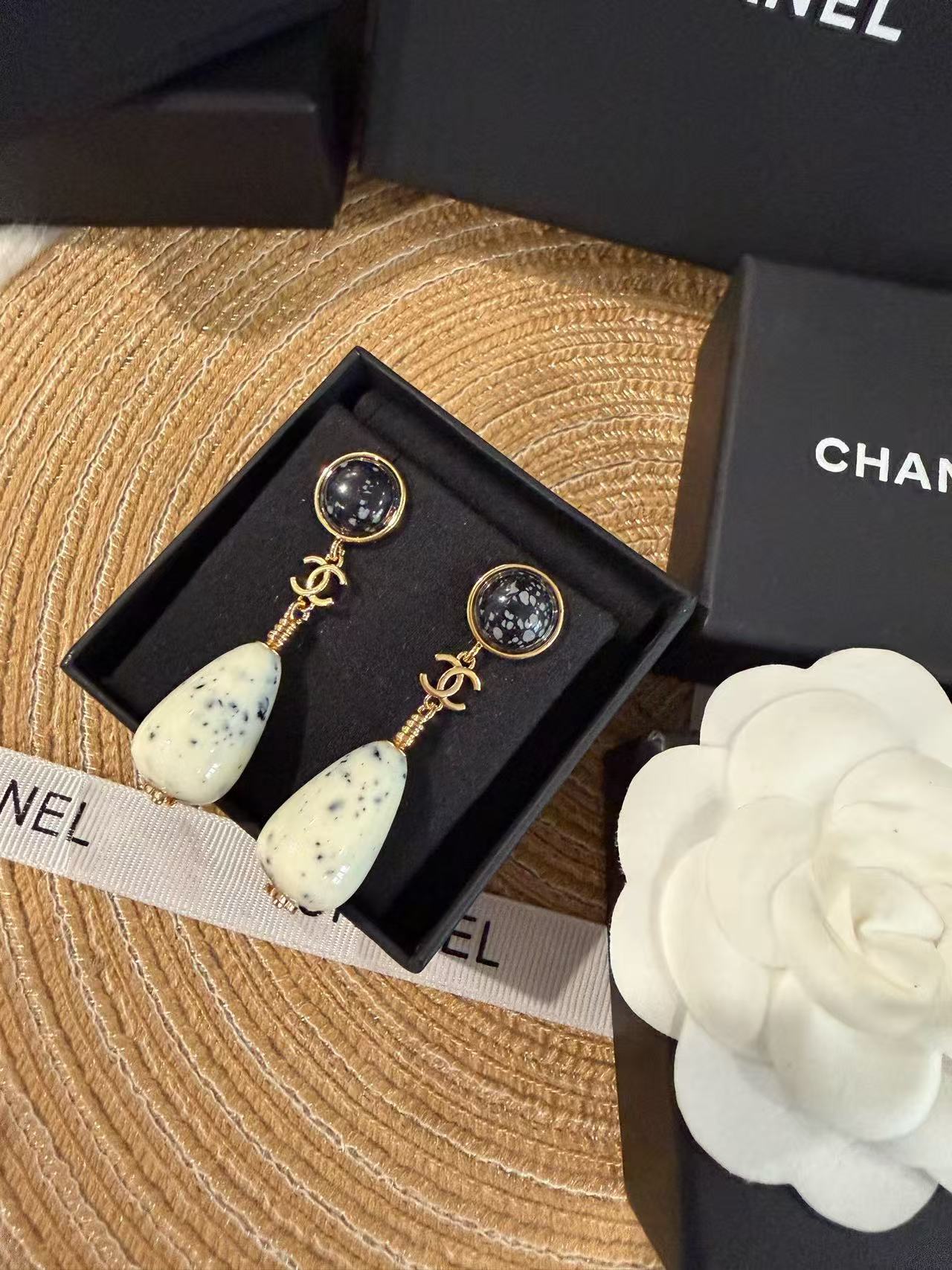 CHANE1 ブラック＆ホワイト スプラッターインク ドロップピアス【50％割引+送料無料】