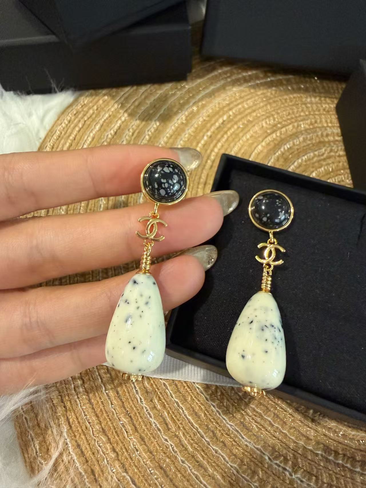 CHANE1 ブラック＆ホワイト スプラッターインク ドロップピアス【50％割引+送料無料】