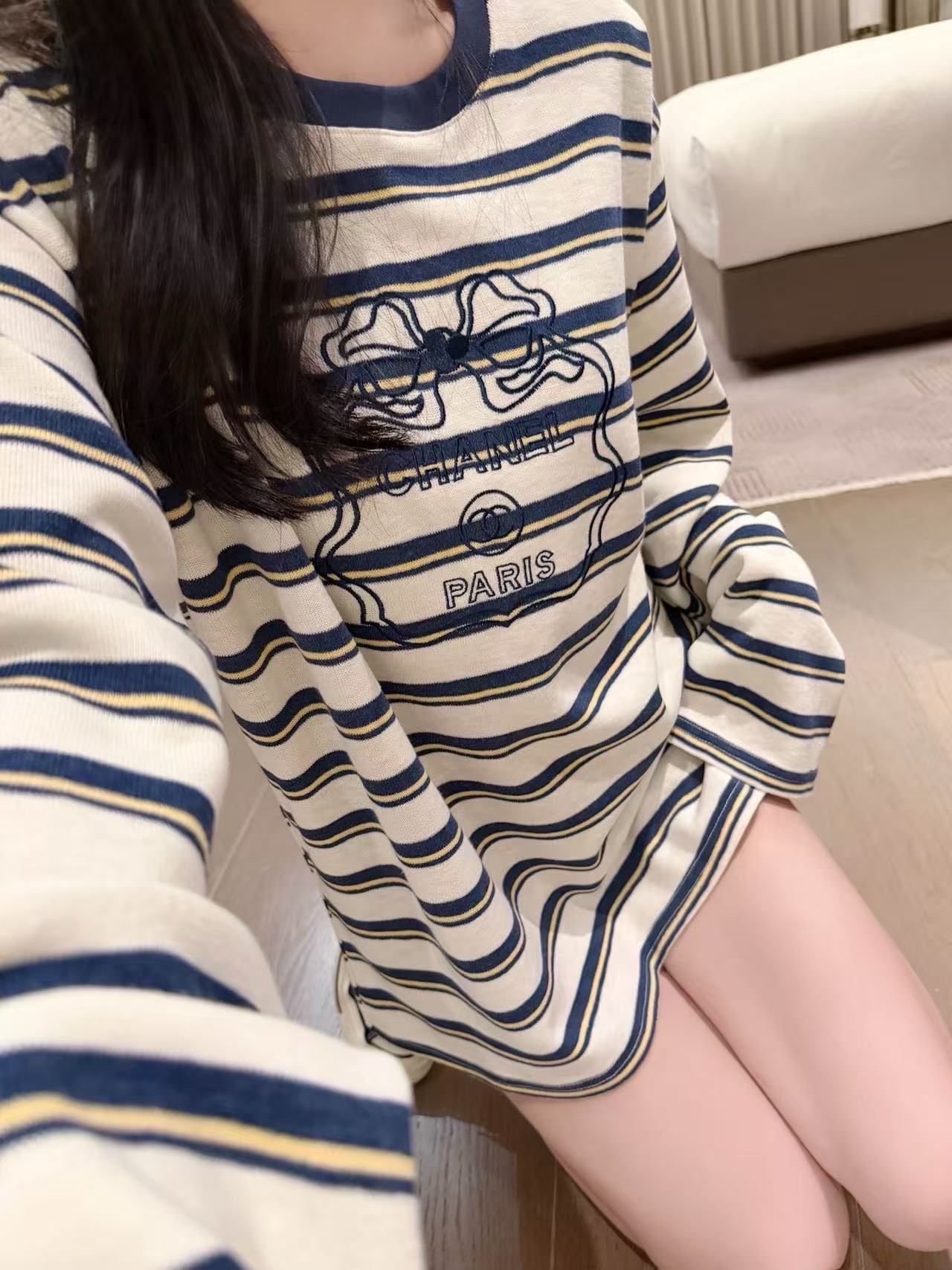 CHANE1 刺繍入りストライプTシャツ【50％割引+送料無料】