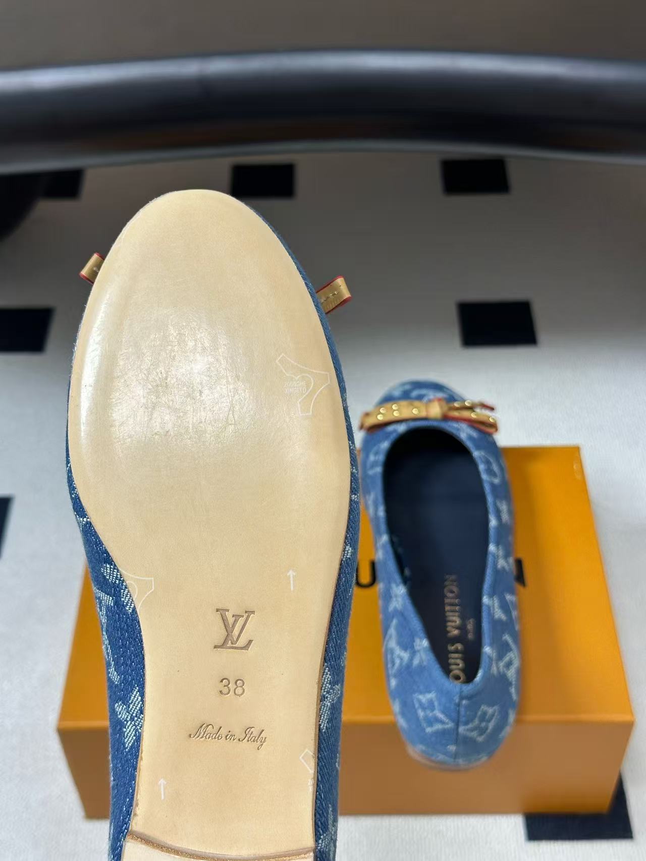 LV高品質なプリント入りシープスキン・フラットシューズ【50％割引+送料無料】