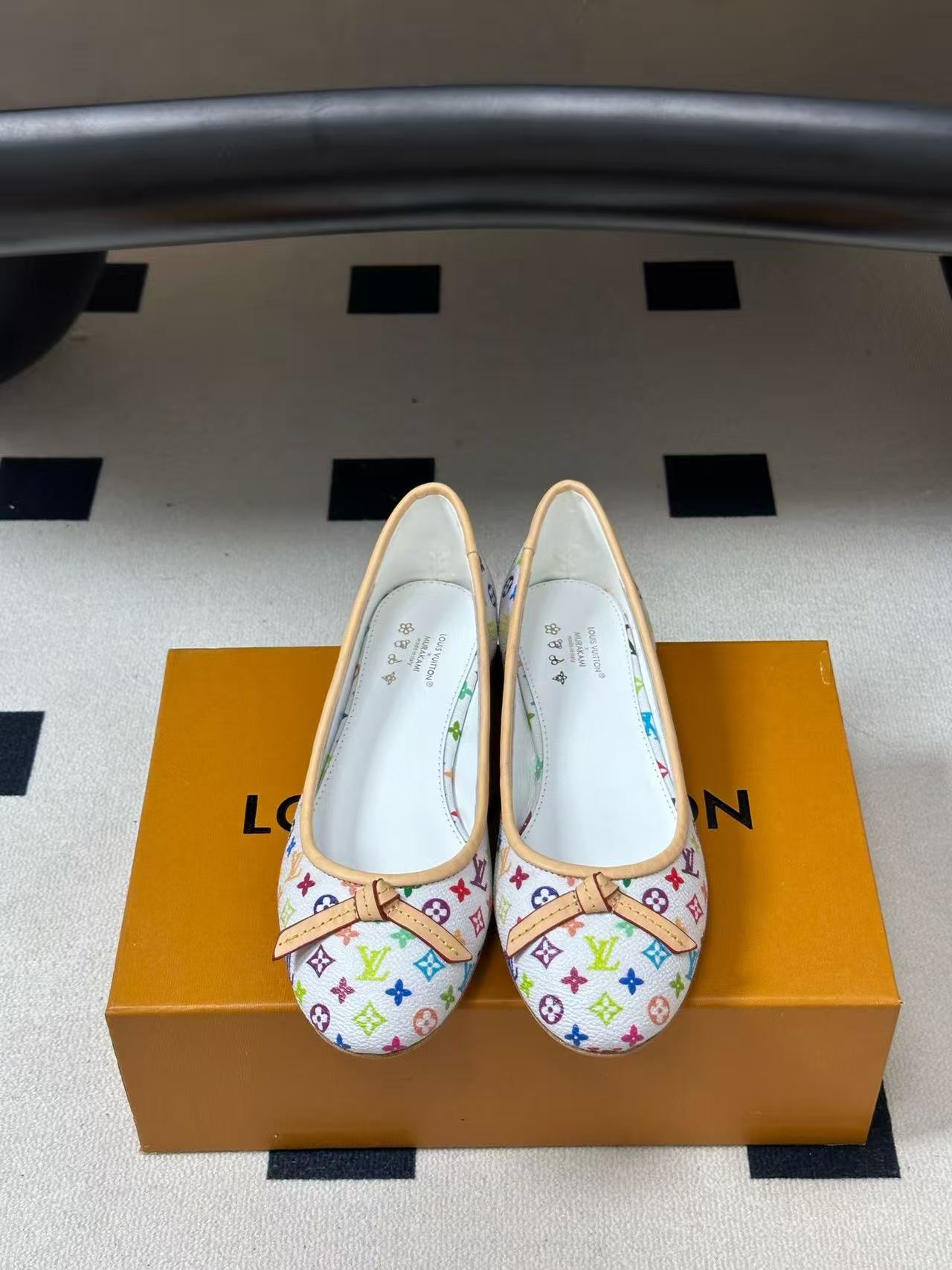 LV高品質なプリント入りシープスキン・フラットシューズ【50％割引+送料無料】