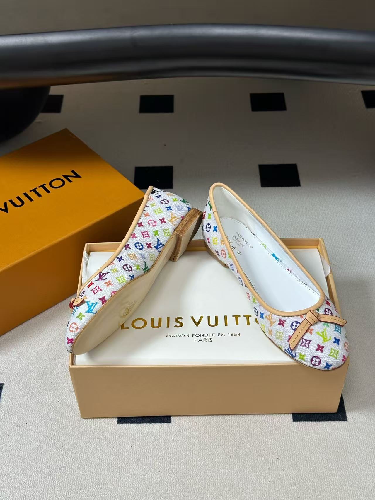 LV高品質なプリント入りシープスキン・フラットシューズ【50％割引+送料無料】