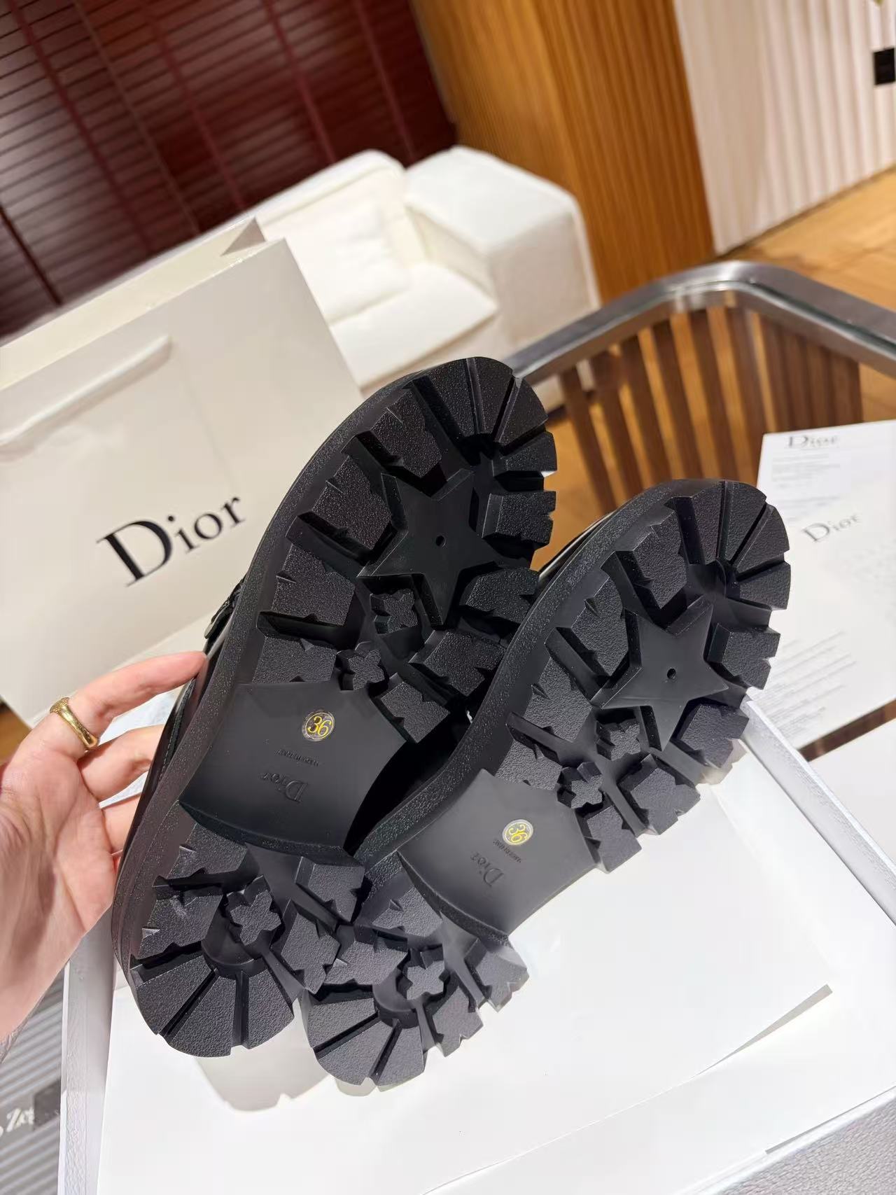 DI0R高品質シープスキン製レタープラットフォームスリッパ【50％割引+送料無料】