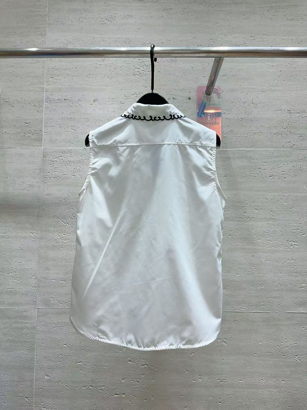 DIOR CD カットアウト ノースリーブシャツ【50％割引+送料無料】