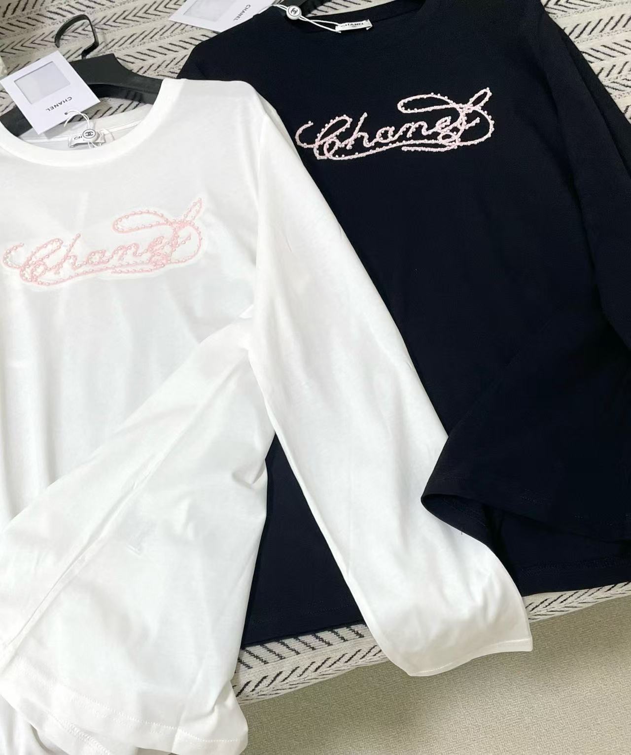 CHANE1 刺繍ビーズ文字入り長袖Tシャツ【50％割引+送料無料】