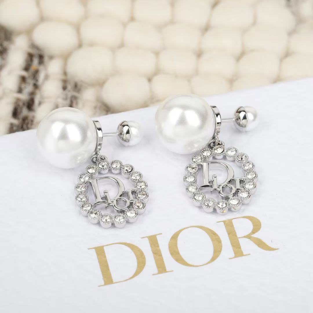 DI0Rパール・イニシャル・スタッドピアス【50％割引+送料無料】