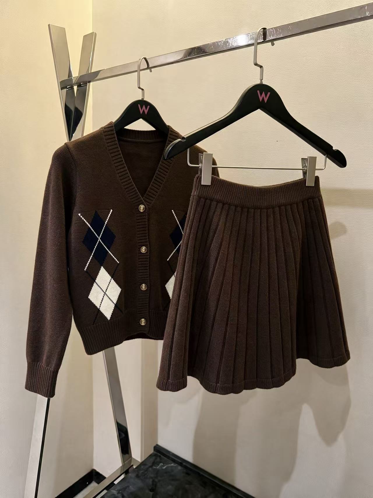 THOM BR0WNEウールカーディガン＆スカートのセットアップ【50％割引+送料無料】