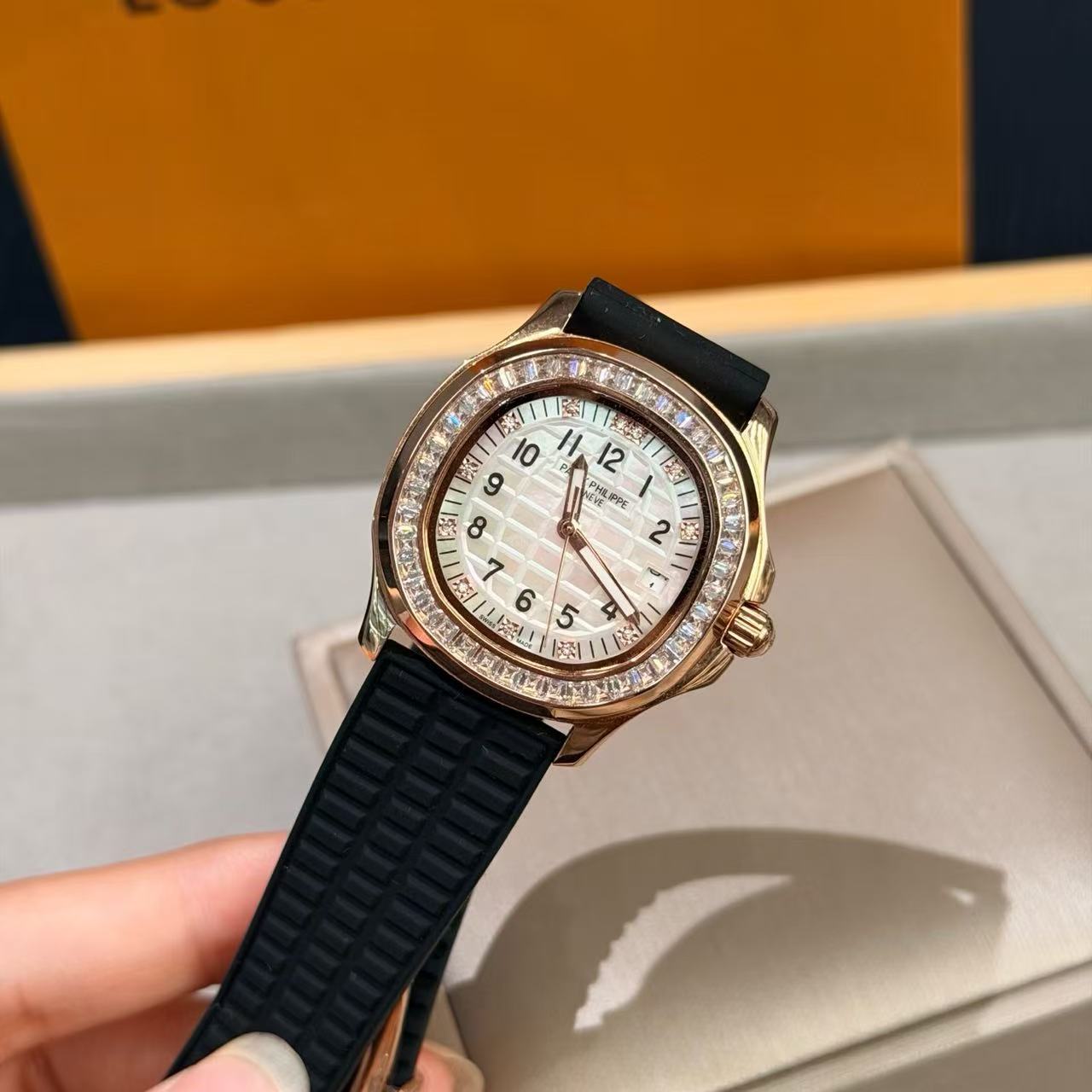 PATEK PH1LIPPEダイヤモンド・ウォッチ【50％割引+送料無料】