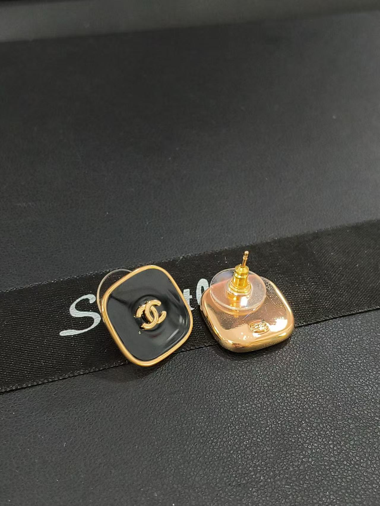 CHANE1 ダブルCスクエアスタッドピアス【50％割引+送料無料】