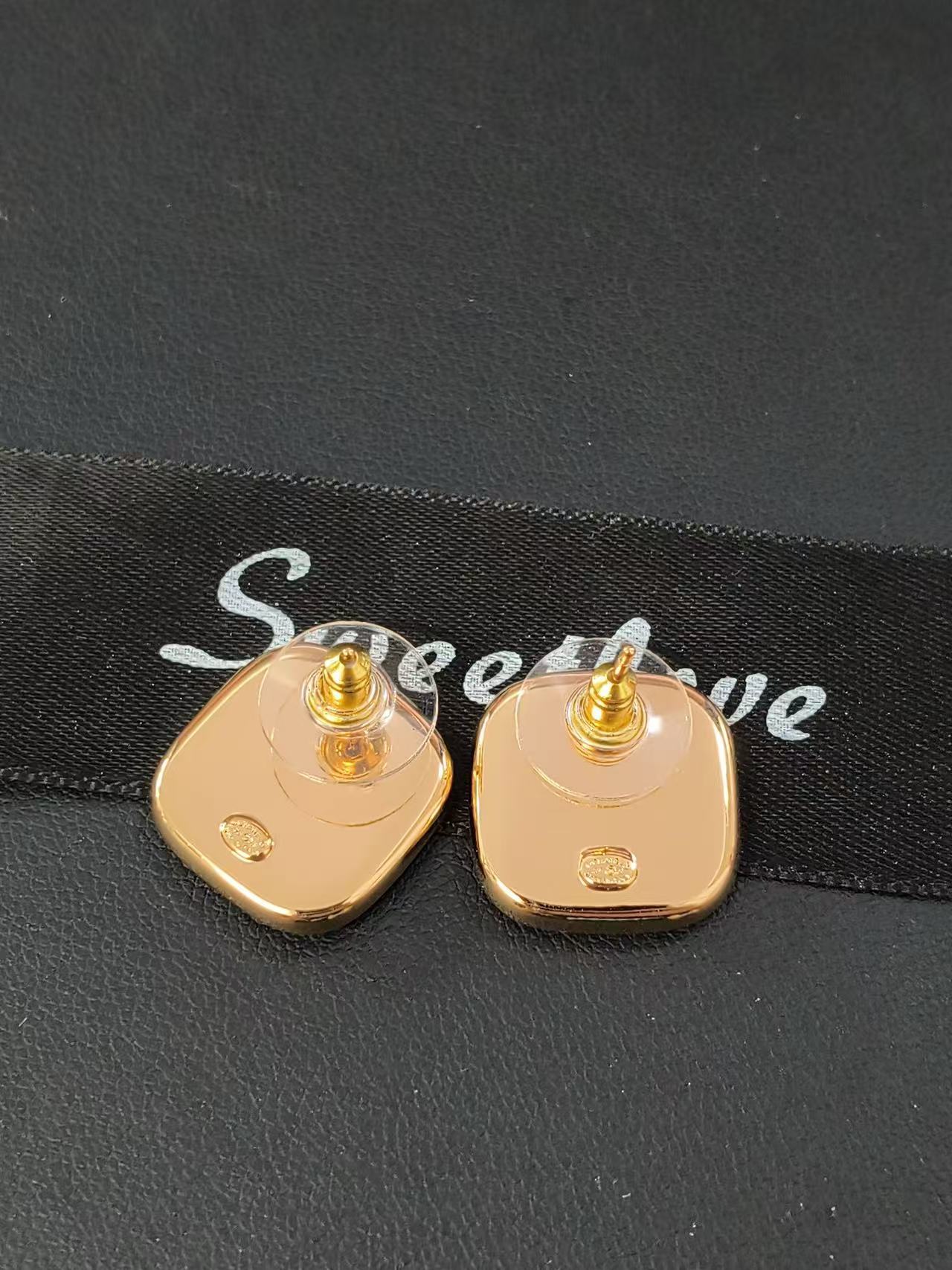 CHANE1 ダブルCスクエアスタッドピアス【50％割引+送料無料】