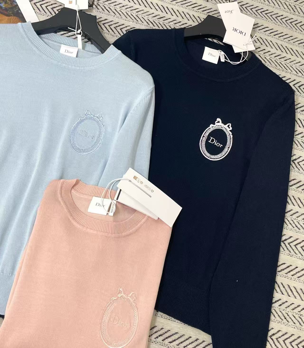 DI0R文字刺繍入りウールセーター【50％割引+送料無料】