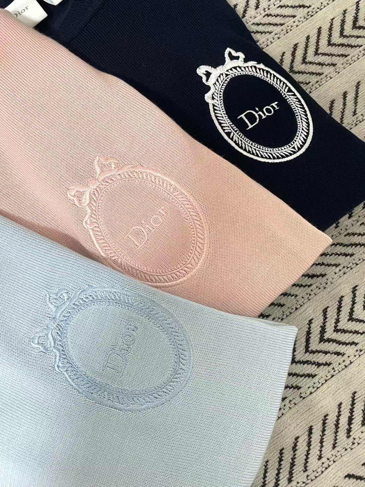 DI0R文字刺繍入りウールセーター【50％割引+送料無料】