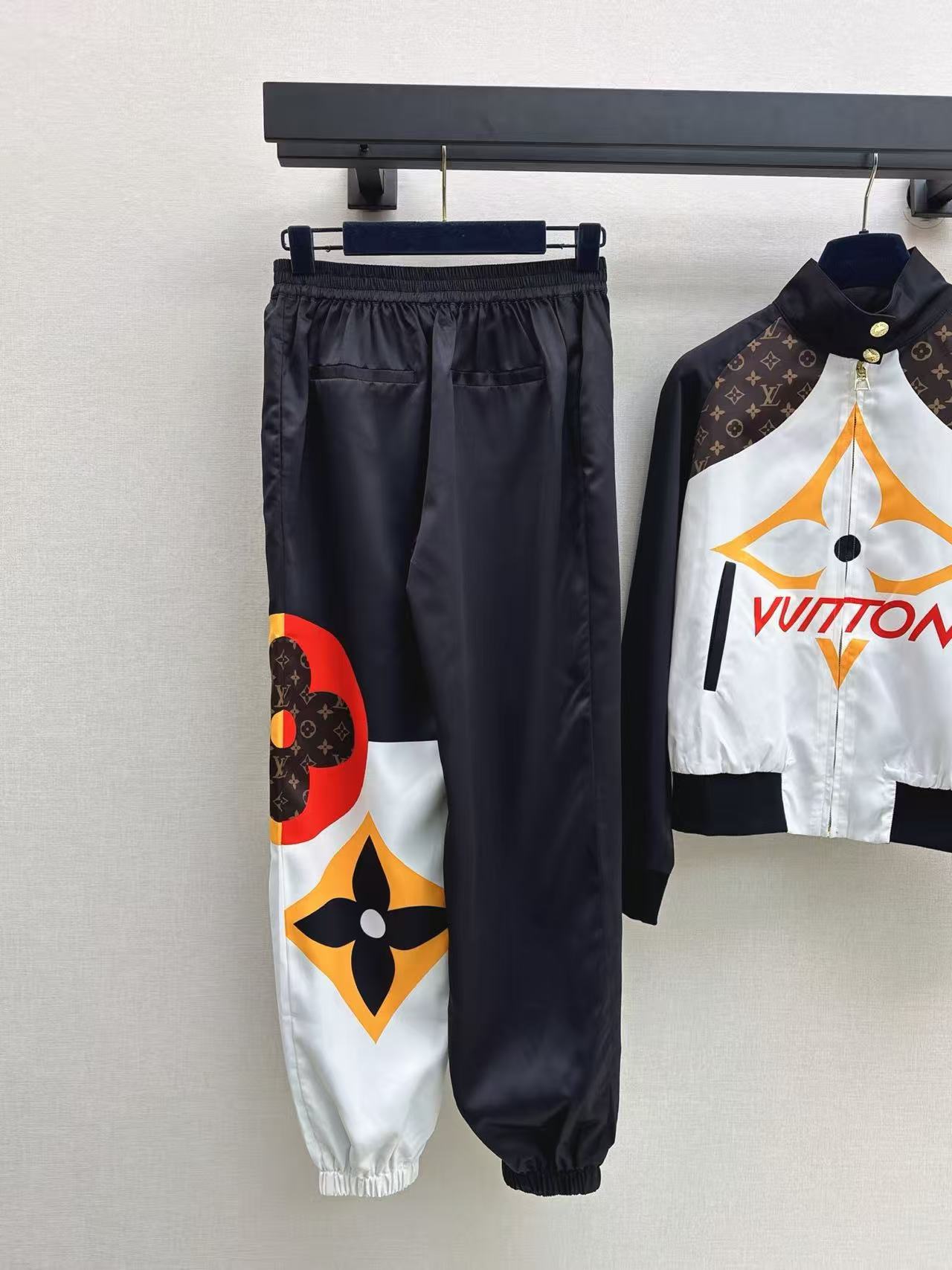 LVプリント ジップアップジャケット＆パンツ セットアップ【50％割引+送料無料】