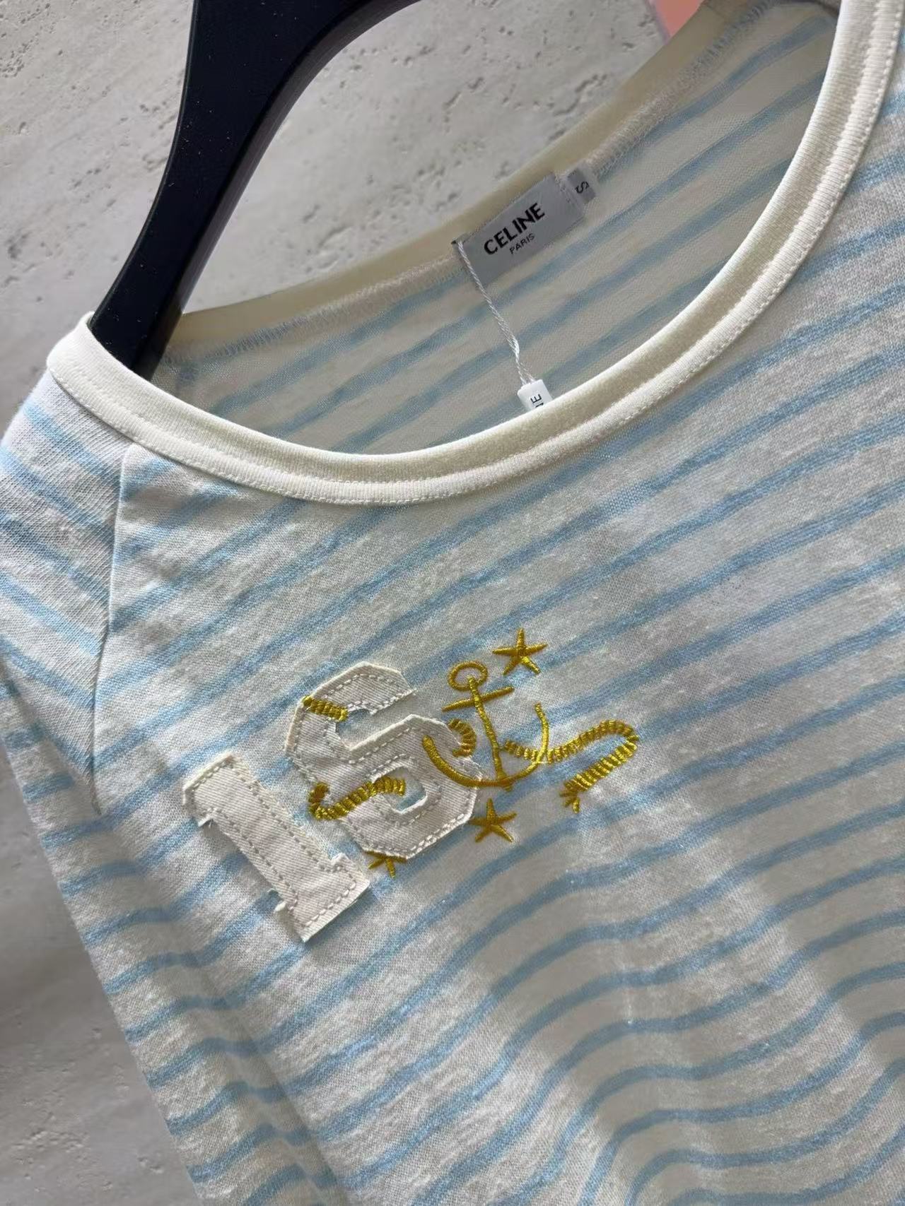 CELINE ストライプ ロゴ刺繍 Tシャツ【50％割引+送料無料】